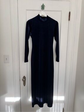 Women’s Long Sleeve Velvet Maxi Dress in Navy